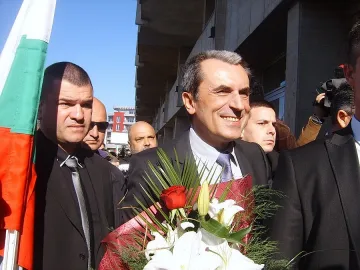 Стотици жители приветстваха Орешарски в центъра на Кърджали