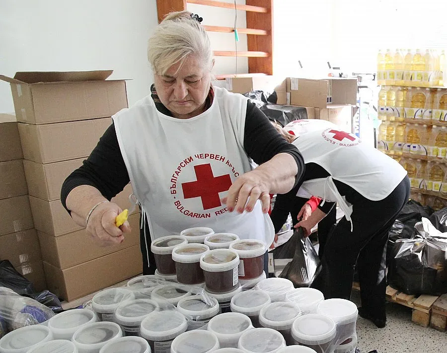 Швейцария с коледен подарък на бедните в България