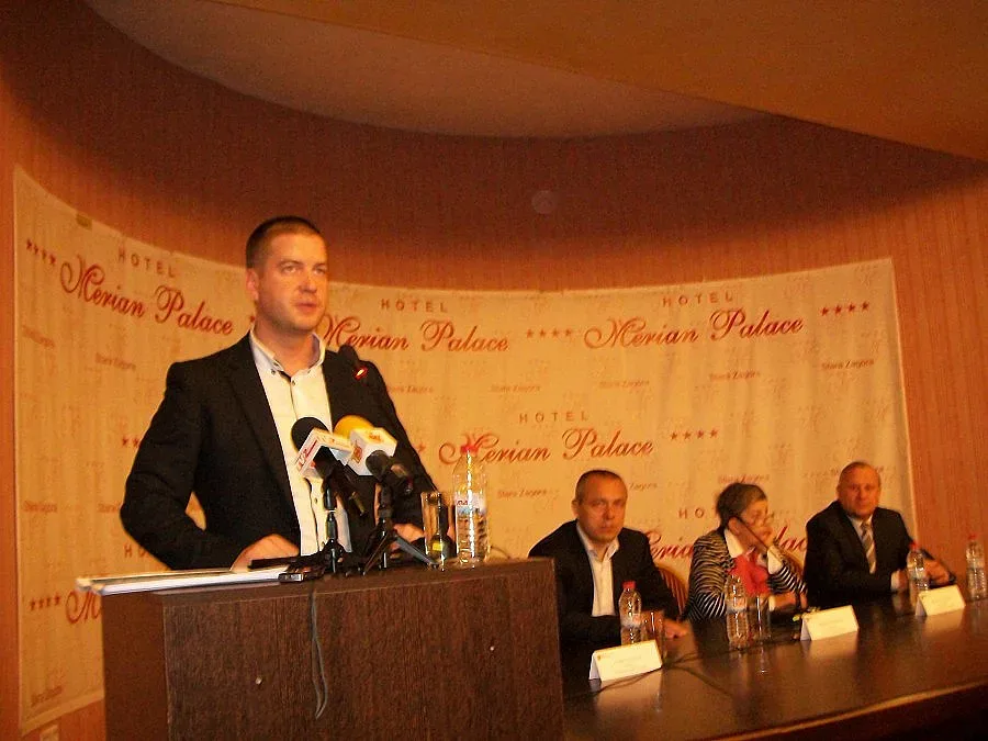 Подариха на кмета на Стара Загора фланелка № 1 