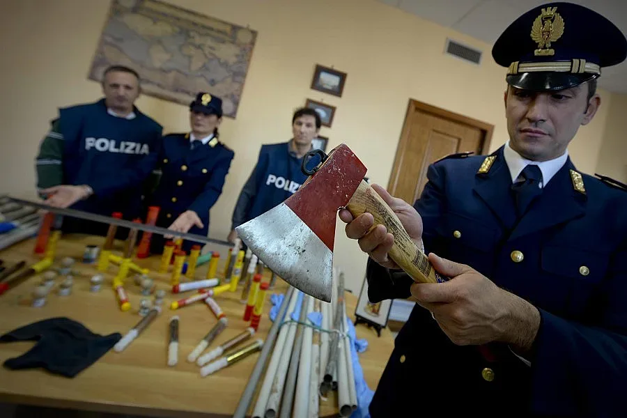 Войник на НАТО бере душа в Неапол