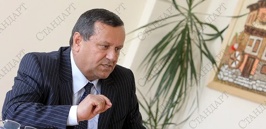 Адемов очаква 50 лева на пенсионер за Коледа