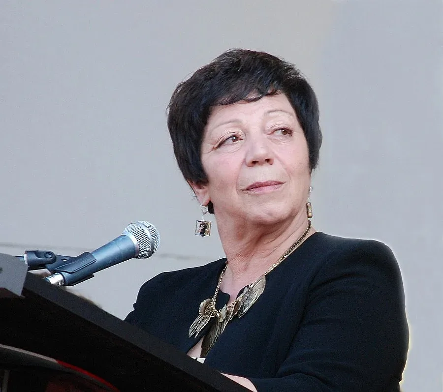 Житейската библия на Божана Апостолова