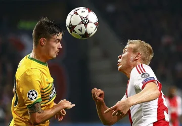 15 ареста и 8 ранени полицаи след сблъсъци в Амстердам (ВИДЕО)