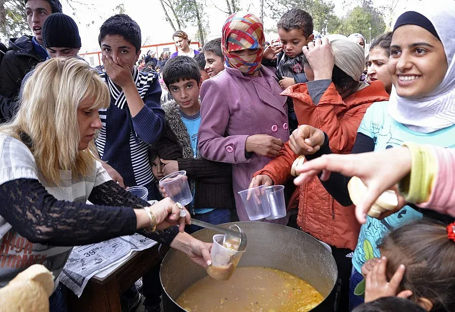 Измамиха сирийци, водиха ги до "кюрдски културен център" за по $700