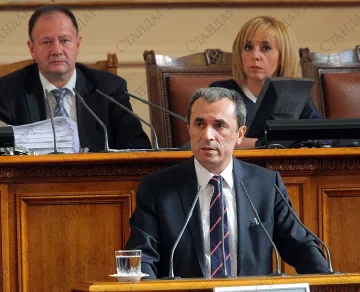 Орешарски иска екстрадиране на нелегалните имигранти