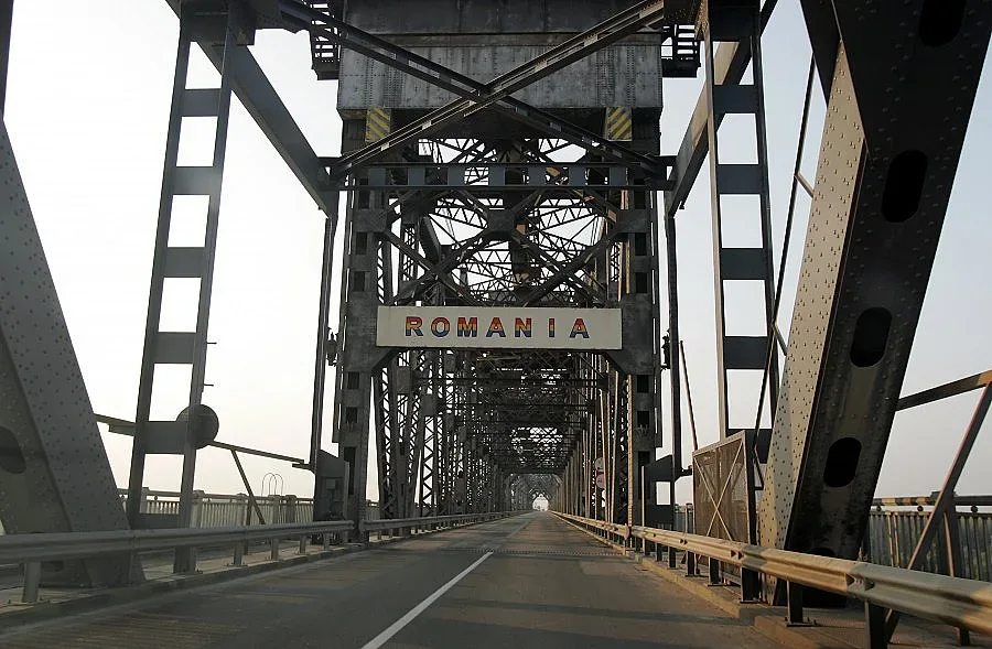 Румънски работник падна от скеле в река Дунав