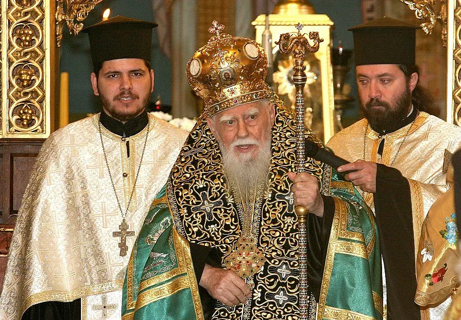 Почитаме паметта на патриарх Максим