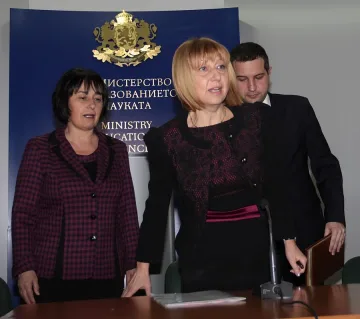 Замразяват таксите в университетите