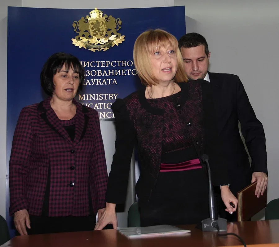 Замразяват таксите в университетите