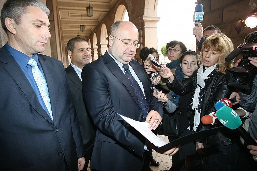 КС образува дело за мораториума за земя