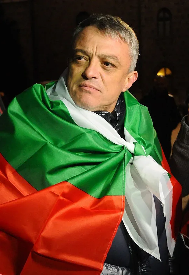 И Петното с досъдебно производство за расова омраза