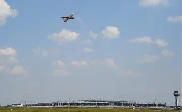 Самолет кацна аварийно заради пиян фен на ЦСКА Москва