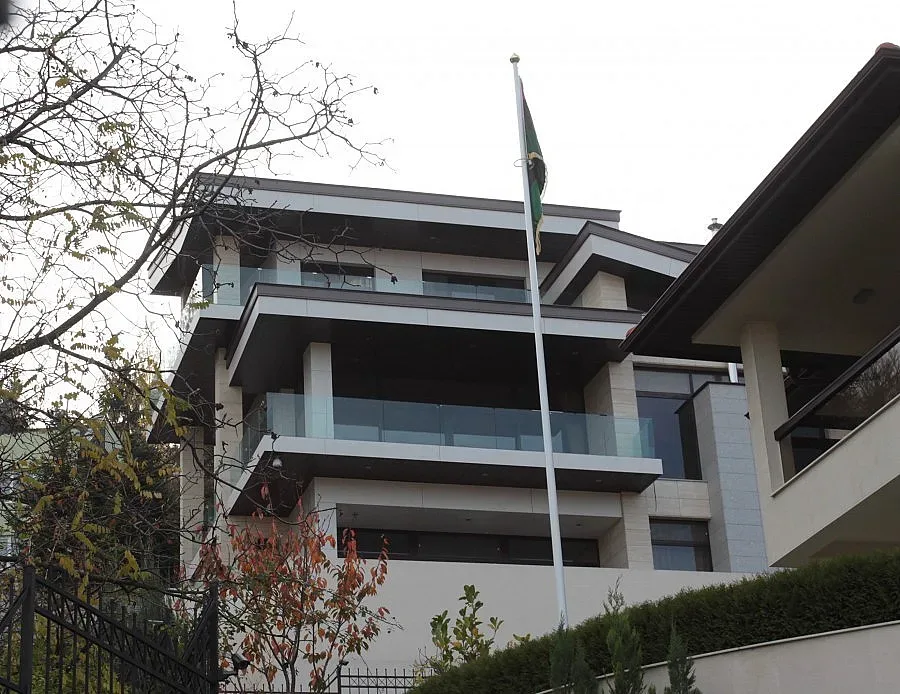 Ники Василев олекна с диаманти и злато