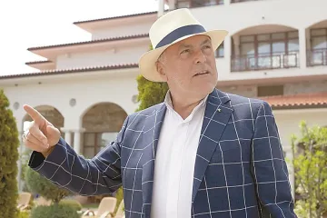 Отиде си царят на оръжията и туризма