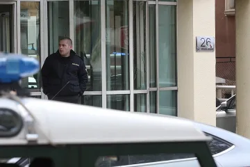 Камък по асансьора на БФС