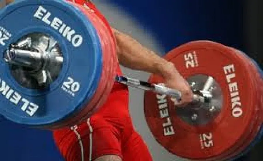 Щангистите без лекар, а плащали на трима