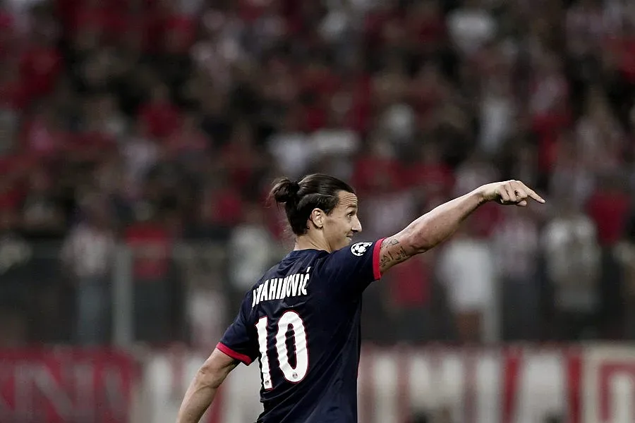 10-те футболисти, за които са отишли най-много пари 