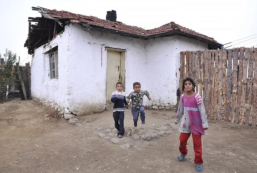 Децата на семейство Русеви са настанени при близки и роднини