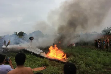 Двумоторен самолет се разби в Боливия