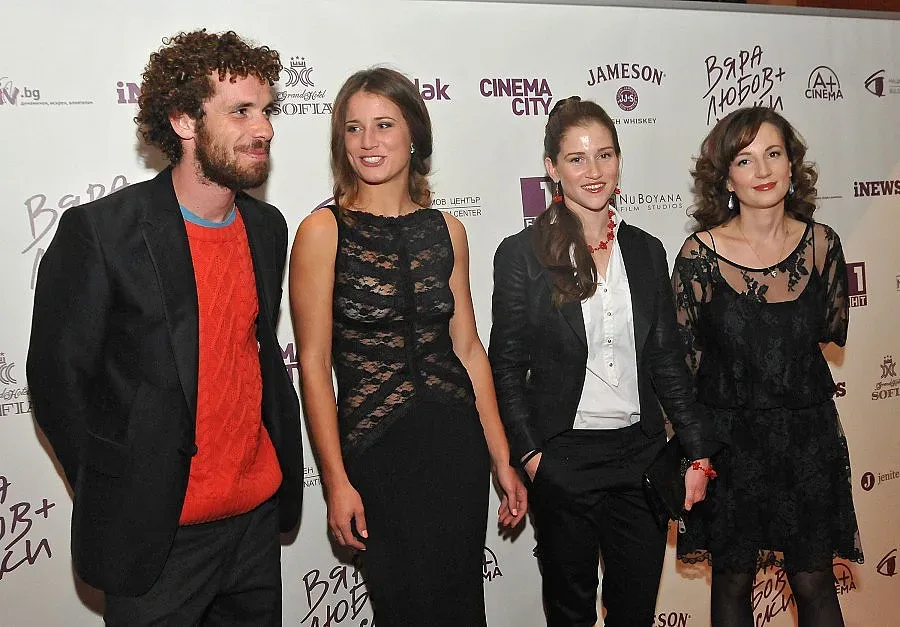 Блясък и овации за "Вяра, любов и уиски"