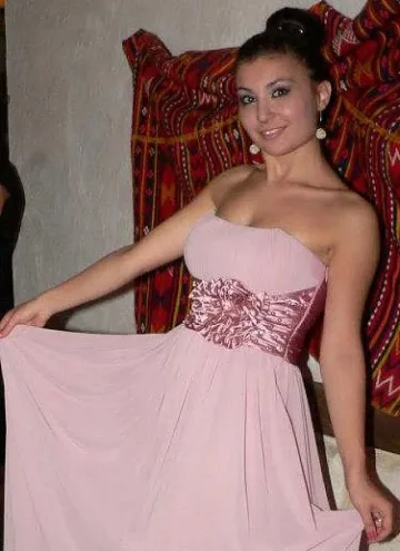 Алжирецът наръгал Вики за 100 лева