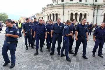 Намериха пари за извънредния труд на полицаите