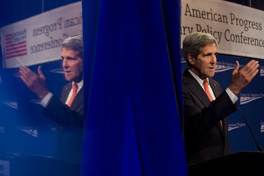 Кери пристига в Египет за пръв път след преврата