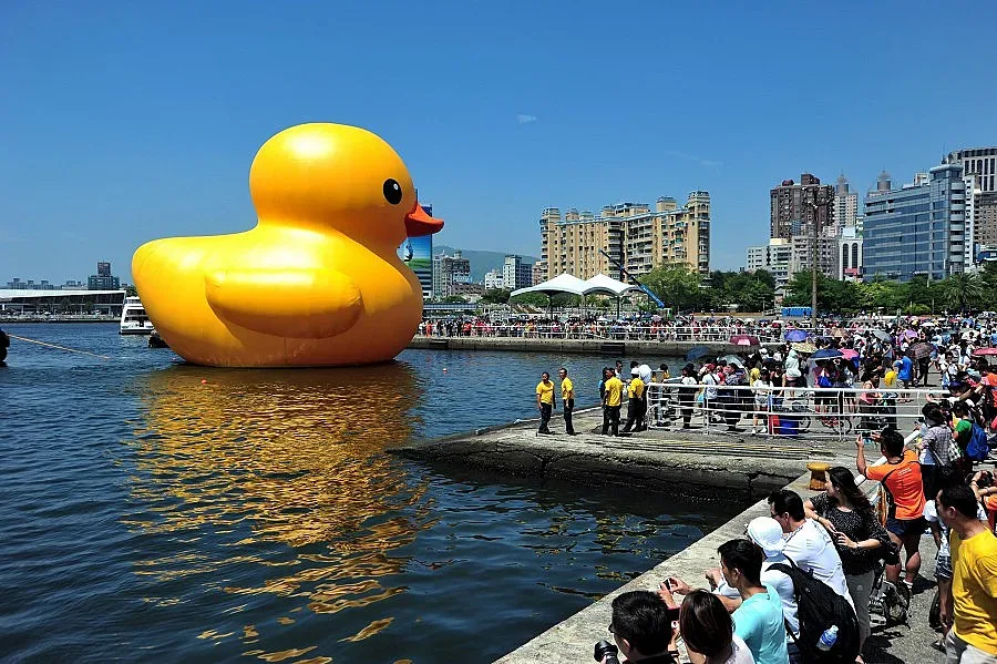 Гигантското жълто пате в Тайван експлодира