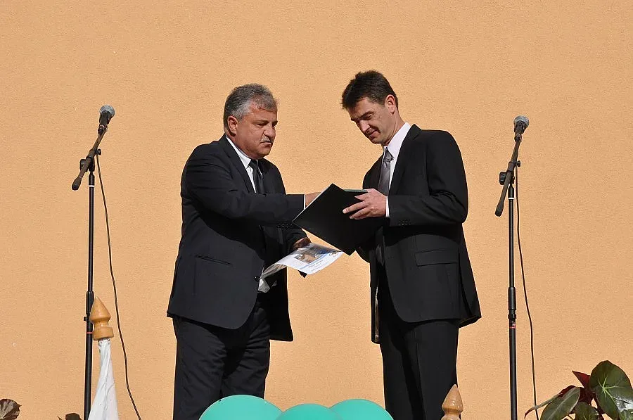 Селско школо чества 100-годишен юбилей