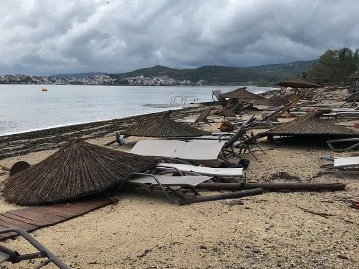 На Халкидики стана непоносимо. Българите бягат