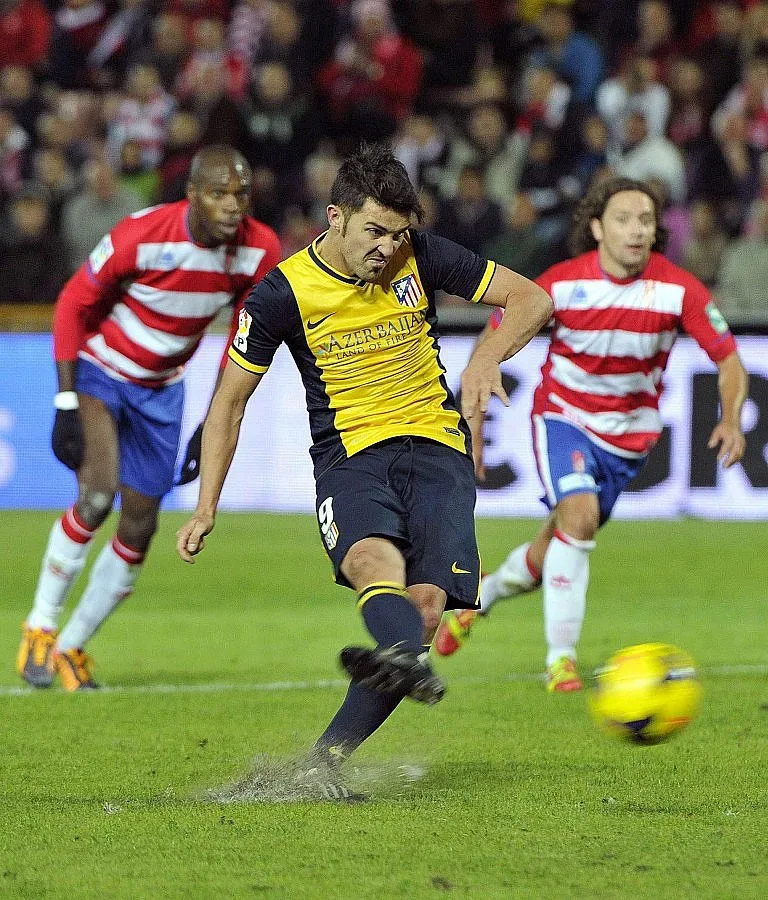 ВИДЕО: Атлетико на точка зад Барса след две дузпи 