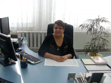 Първомайската гимназия пази традиции на един век