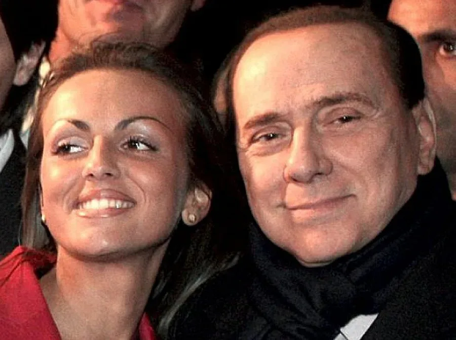 Берлускони се оженил тайно