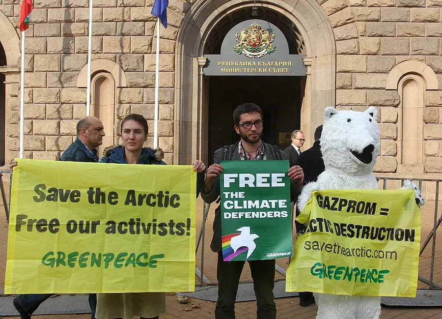 Протест на екоактивисти в София, срещнаха се с Михайлова