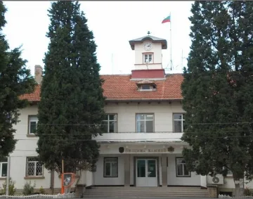 Върнаха 40 деца в клас със 130 бона