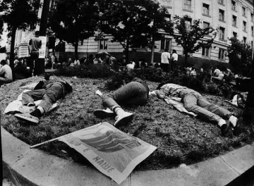 През 1990 г.: Студентската окупация нокаутира Луканов