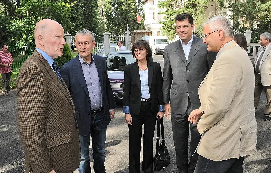 Долорес Арсенова с незаконна ограда на плажа