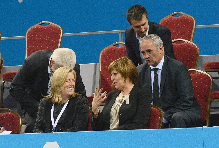 Федерациите 2 дни копират документи