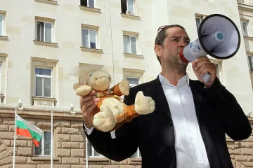 Пореден контрапротест под прозорците на Президентството 