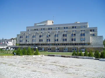 Областен и фирми обсъждат доставката на вода в Кърджали