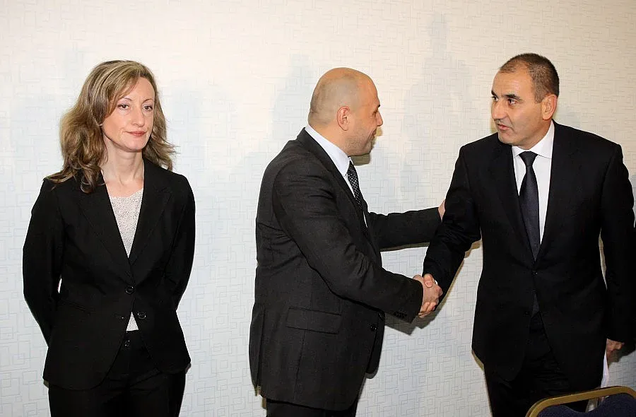 Кабинетът може да сезира КС за мораториума за земята