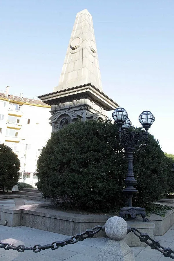 Намериха откраднати елементи от паметника на Васил Левски