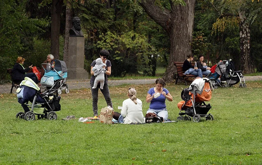 Майки искат повече подкрепа за младите семейства у нас 