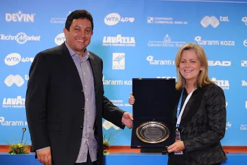 Президентът на БФТ награди Стейси Аластър