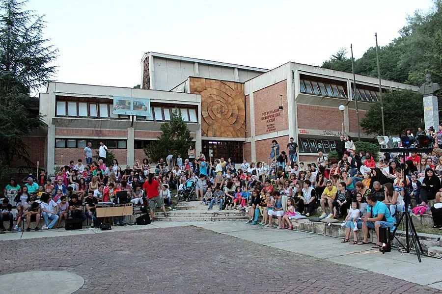 Деца от Благоевград честват Деня на народните будители