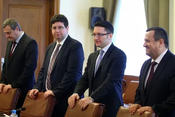 Кабинетът обсъжда бюджета и заплатите