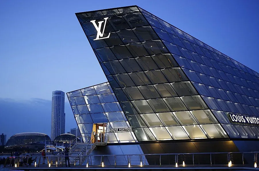 130 дни, за да пуснат ток за бизнеса