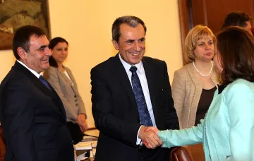 Орешарски намери още 27 млн. за болниците