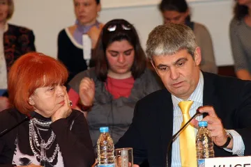 Тристранката гледа проектобюджета за 2014 г.