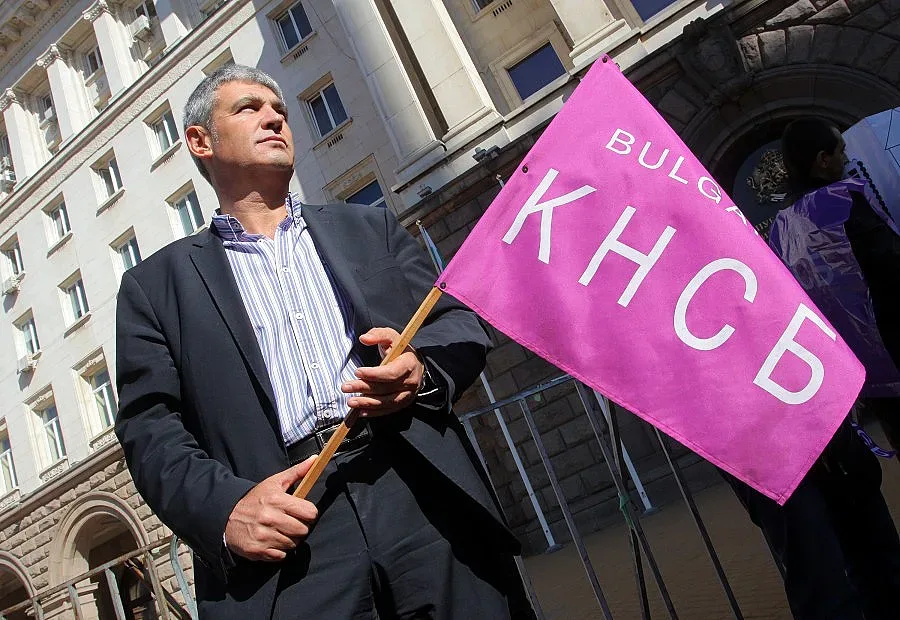 КНСБ: С пари от детски и майчински да се дават услуги с ваучери